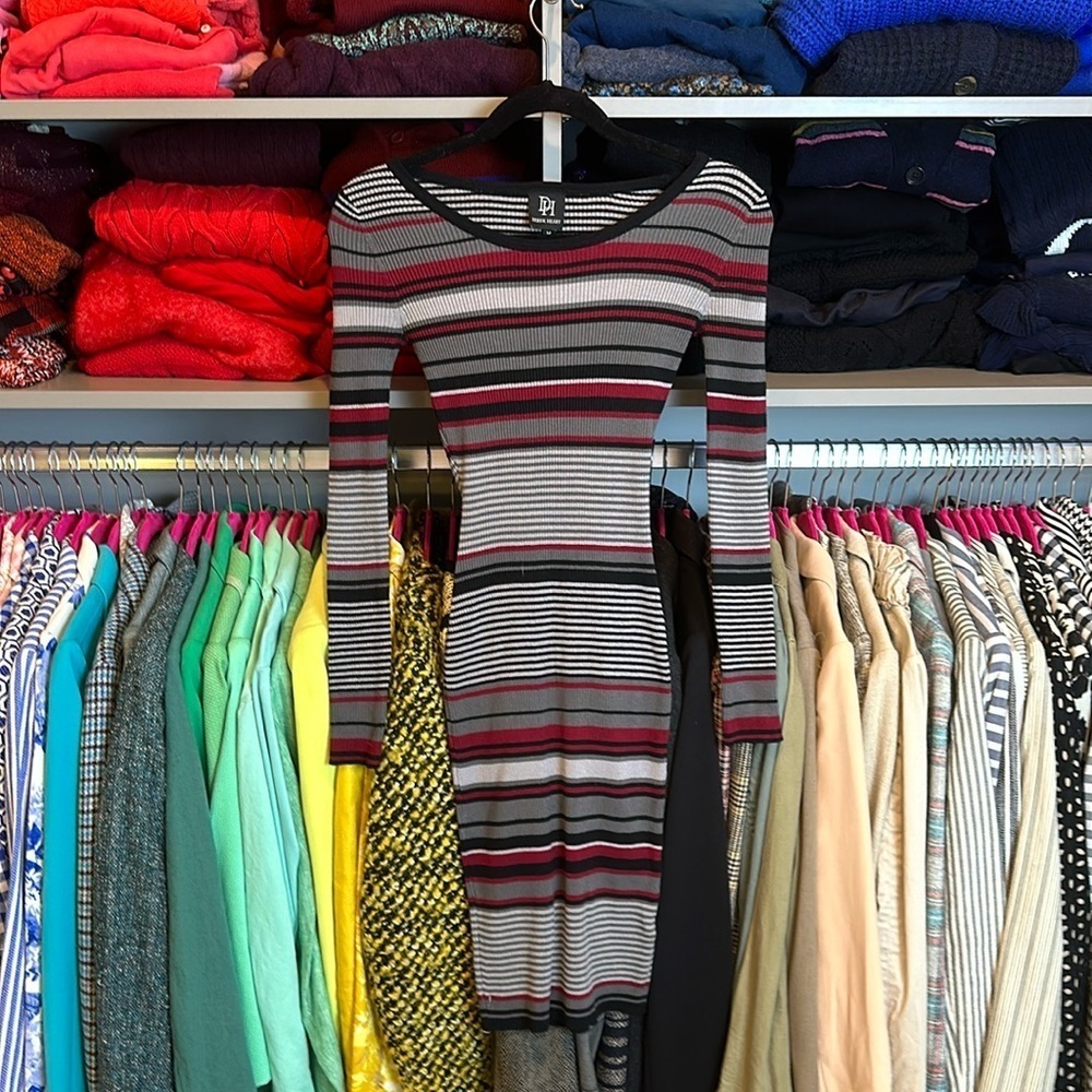Derek Heart black/gray/red striped long sleeve scoop neck sweater dress size M​